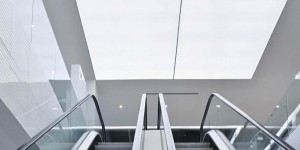 leher-bocah-terjepit-eskalator-di-itc-kuningan-jakarta-rev2