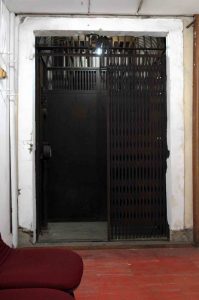 Elevator pertama di indonesia